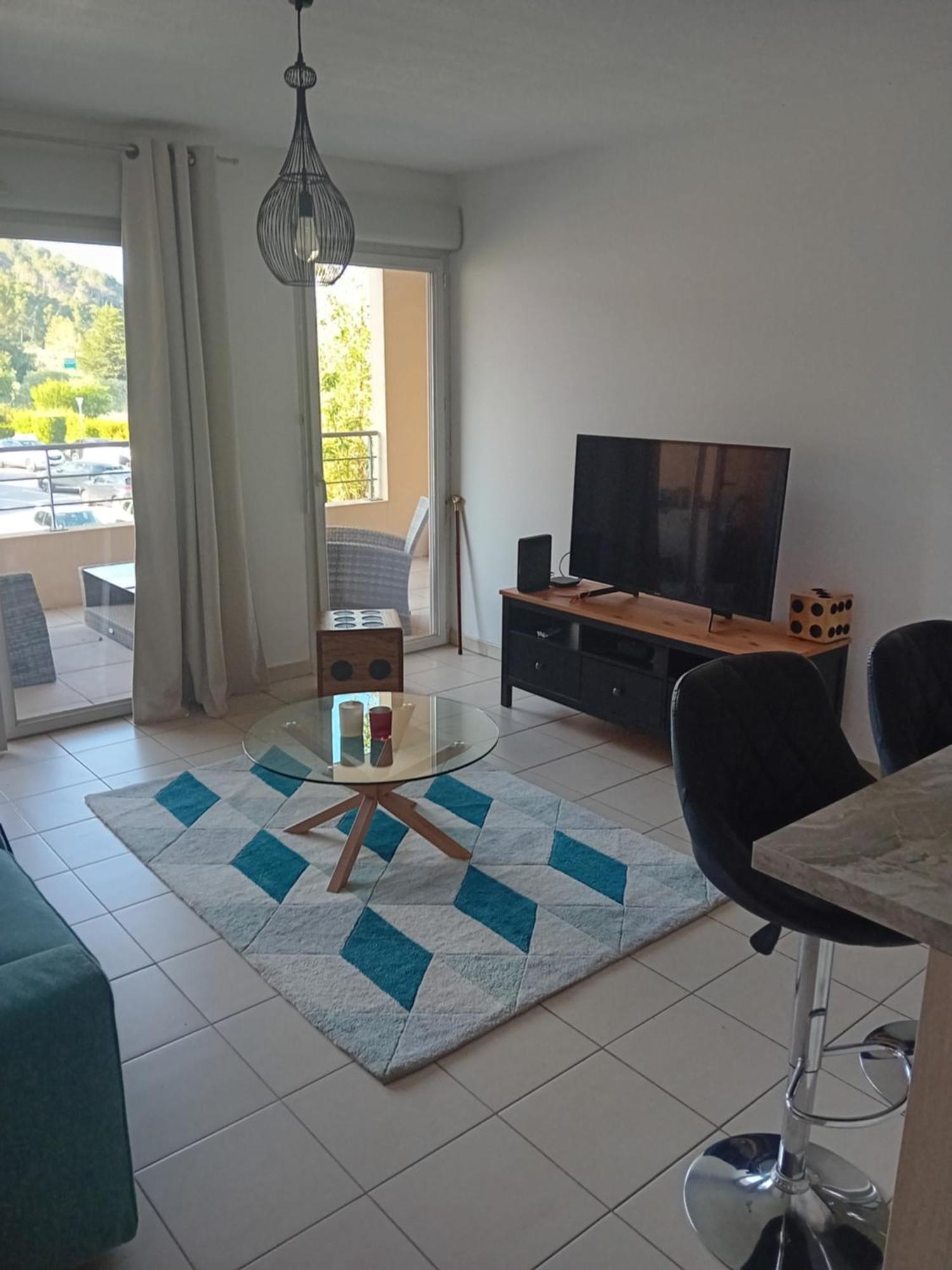 Superbe Appartement T2 Cuers Exteriör bild