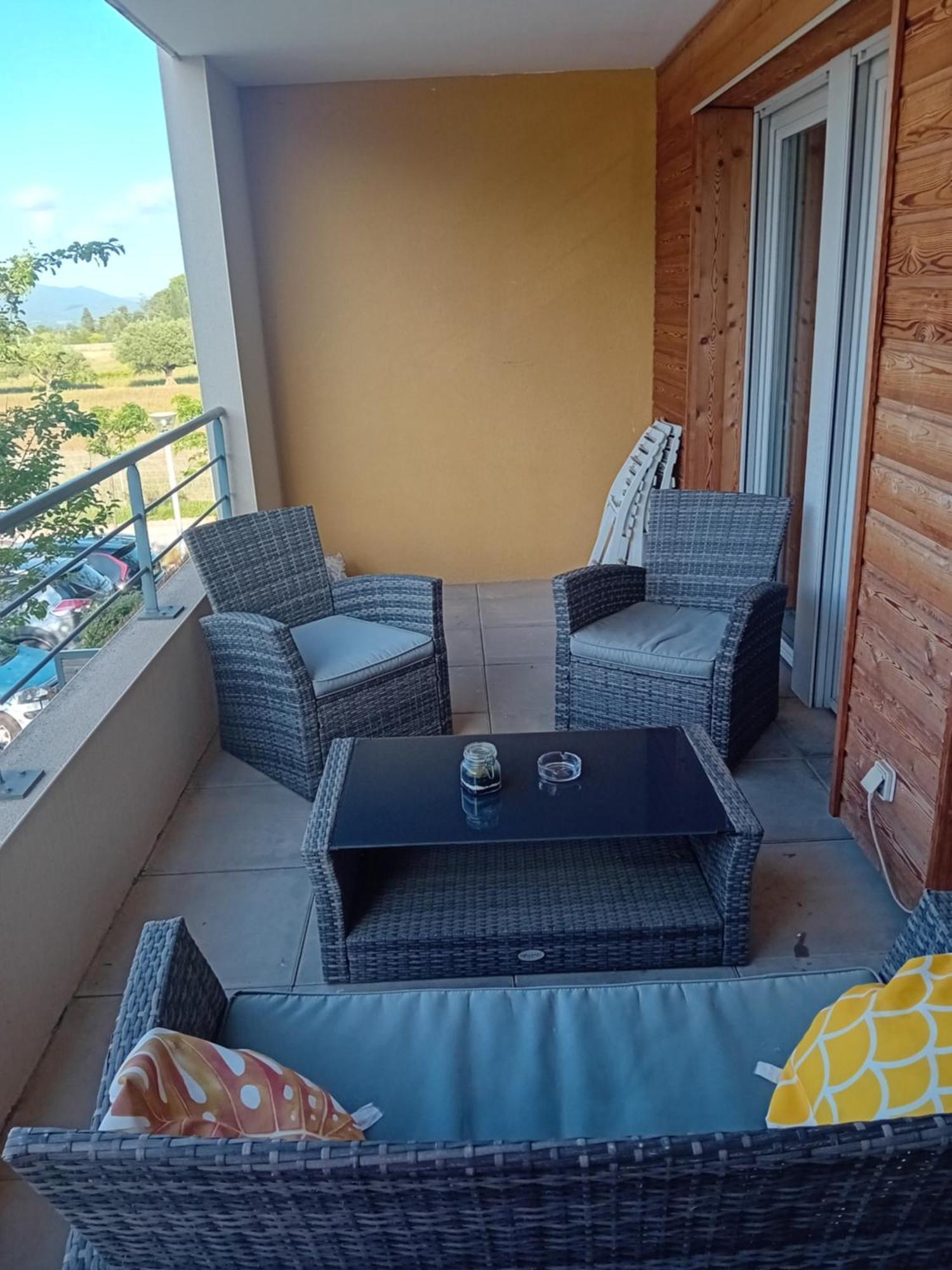 Superbe Appartement T2 Cuers Exteriör bild