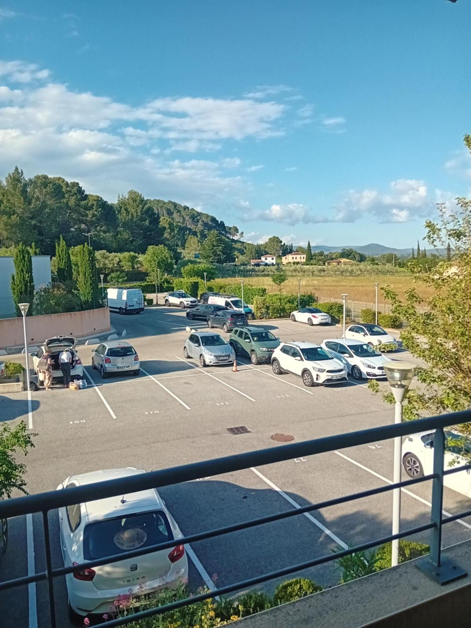 Superbe Appartement T2 Cuers Exteriör bild